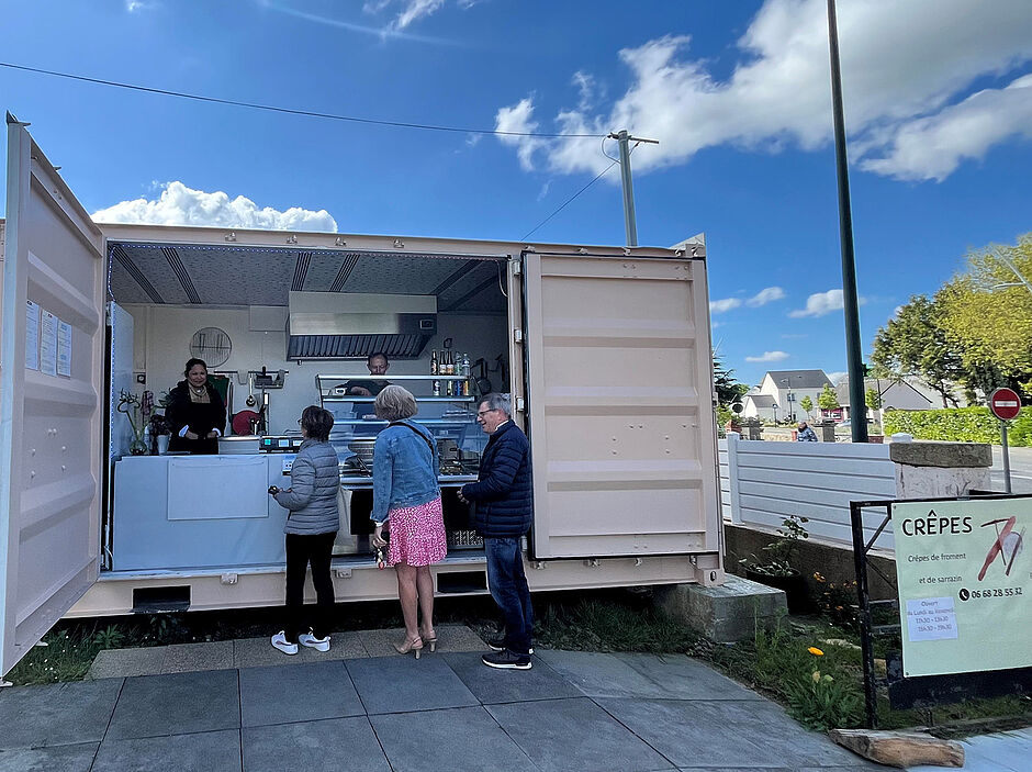 photo du restaurant rapide prenant les commandes des clients