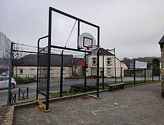 panier de basket et filet de but pour le football - Agrandir l'image, .JPG 1,020,8 Ko (fenêtre modale)