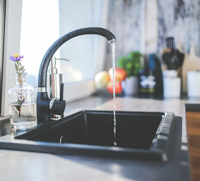 Réduction de tous les prélèvements en eau et interdiction des activités impactant les milieux aquatiques