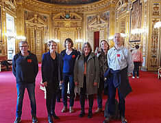 photo de groupe du conseil des jeunes à l'interieur du sénat accompagnés de quelques élus de Malville dont madame le Maire et ses adjoint culture et enfance - Agrandir l'image, .JPG 478,3 Ko (fenêtre modale)